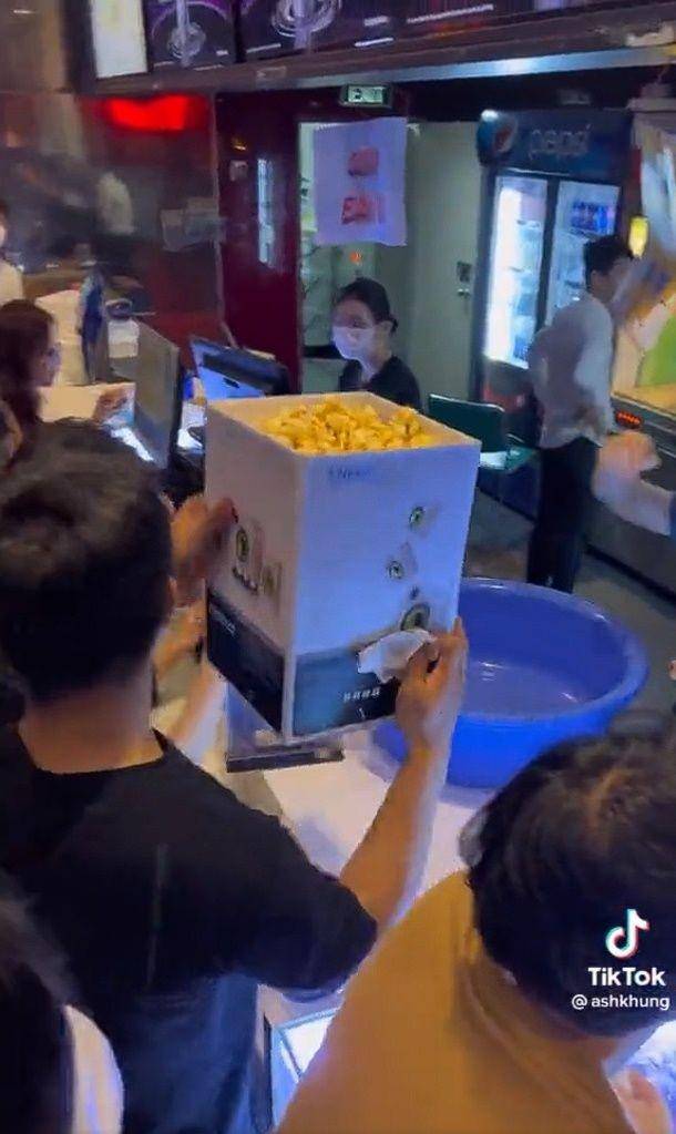 beli popcorn kocak (tiktok.com/@ashkhung)