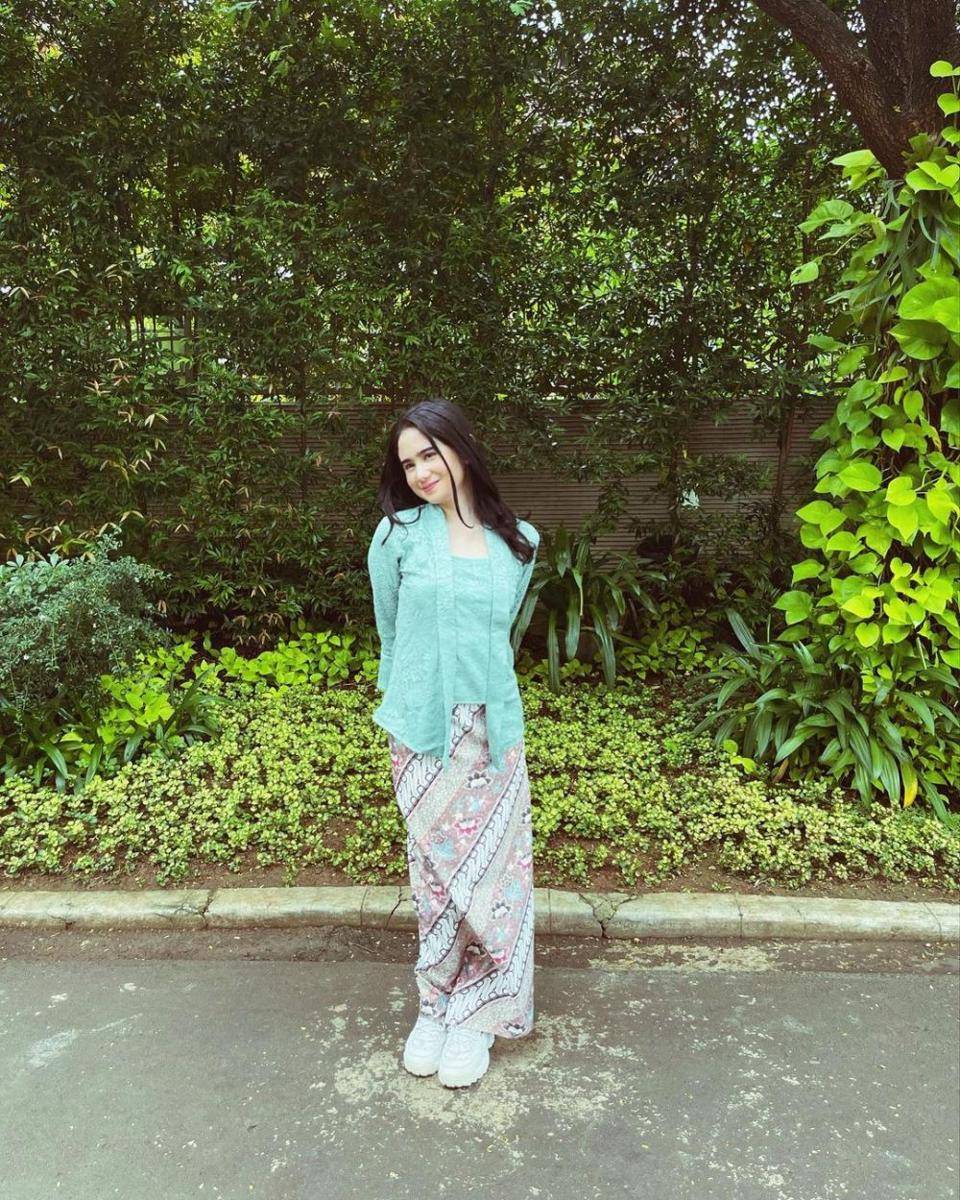 Tissa Biani dalam balutan kebaya (instagram.com/tissabiani)
