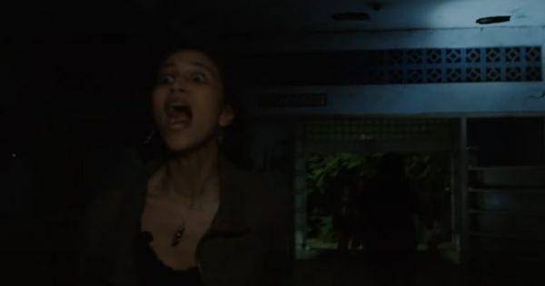 Lutesha menyuruh semua orang keluar ( Dok. Cinema 21 /  Keramat 2 )