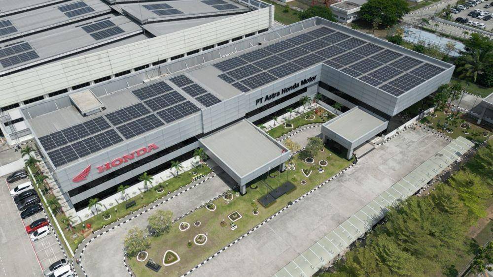Solar panel terpasang di beberapa fasilitas pabrik AHM (dok. AHM)