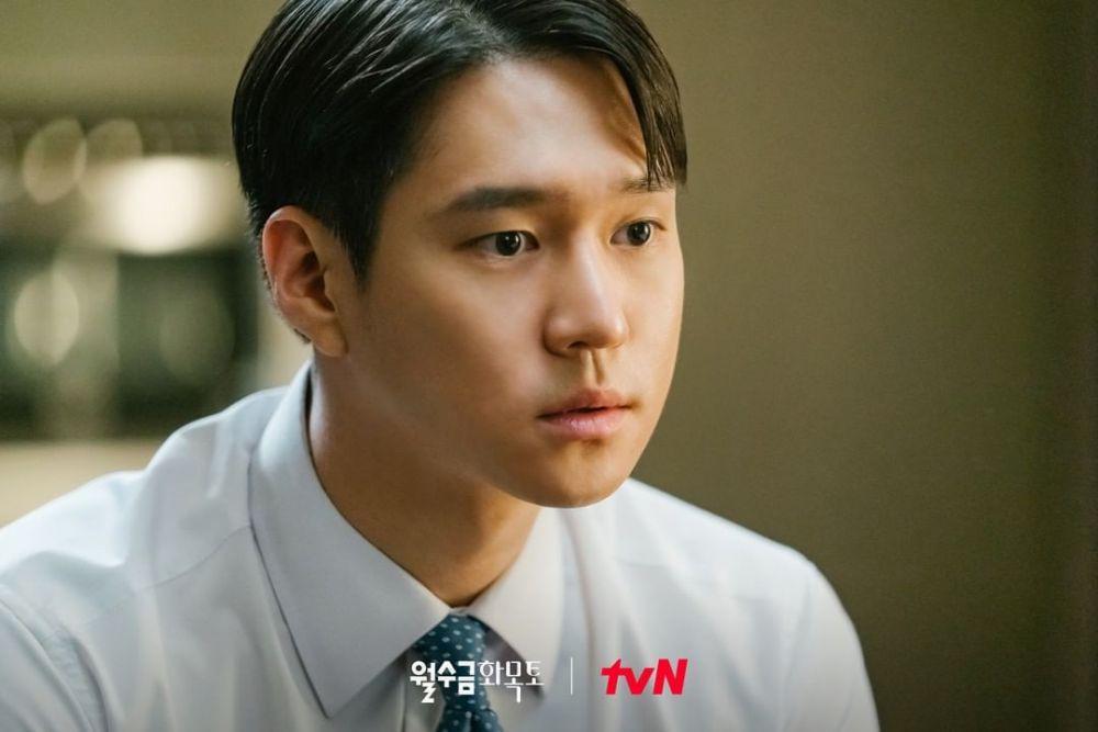 10 Harga Fashion Item Go Kyung Pyo di KDrama Love in Contract