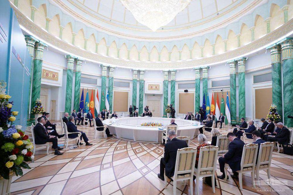 suasana acara KTT UE-Asia Tengah di Astana, Kamis (27/10/2022). (twitter.com/president_uz)
