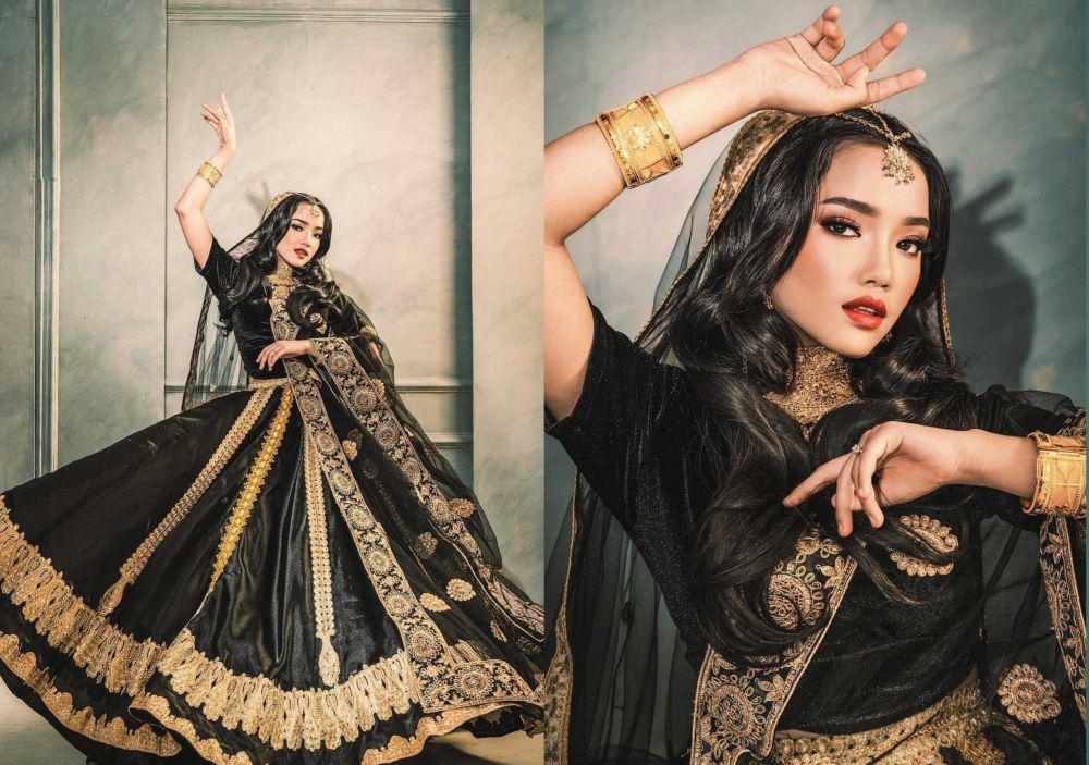 10 Pesona Fuji Utami Pakai Sari Warna Hitam, Anggun dan Berkelas