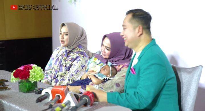 potret baby Moana diasuh Mama Rieta (youtube.com/Ricis Official)