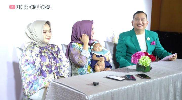 potret baby Moana diasuh Mama Rieta (youtube.com/Ricis Official)
