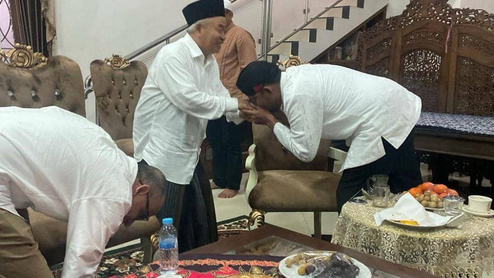 Bupati Sumenep saat berkunjung ke tempat Kiai Asep, Kamis (27/10/2022). (Dok. Pribadi Bupati Sumenep)