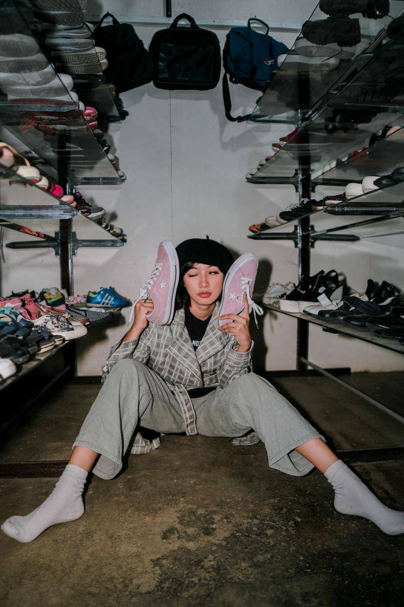 rekomendasi rak sepatu (pexels.com/Christian Diokno)