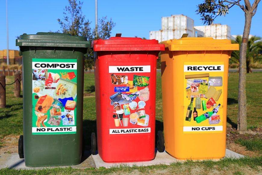 ilustrasi pengelolaan sampah (Unsplash.com/Nareeta Martin)