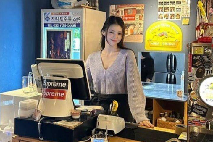 potret Han So Hee jadi pekerja part time (instagram.com/xeesoxee)