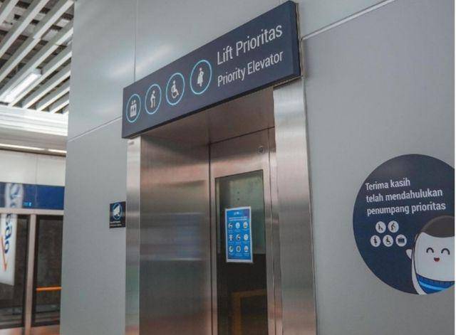 lift prioritas di stasiun MRT (instagram.com/mrtjkt)