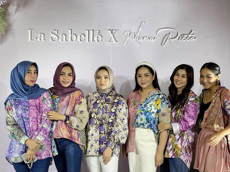 Momen mama Rieta kolaborasi dengan brand fesyen (instagram.com/rieta_amilia)