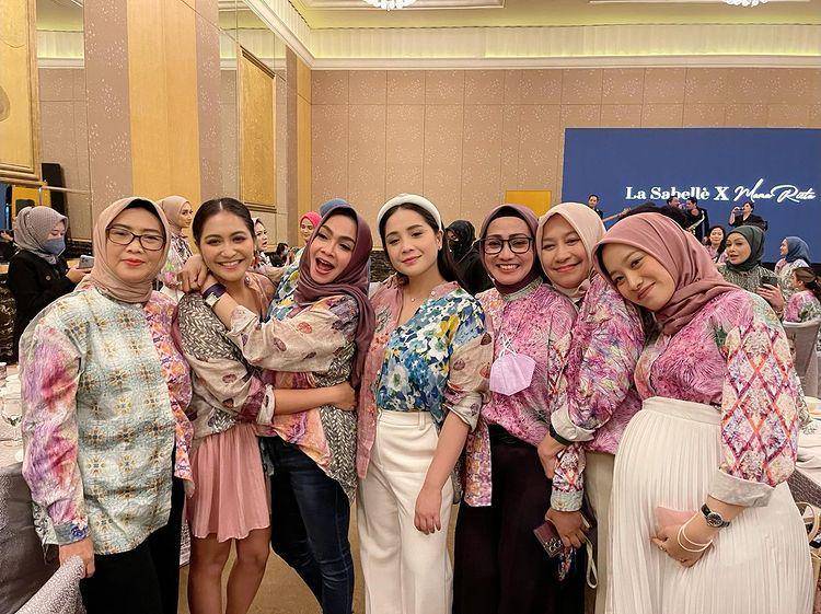 Momen mama Rieta kolaborasi dengan brand fesyen (instagram.com/rieta_amilia)