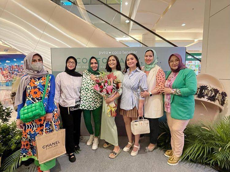 Momen kolaborasi Caca dengan brand fesyen (instagram.com/rieta_amilia)