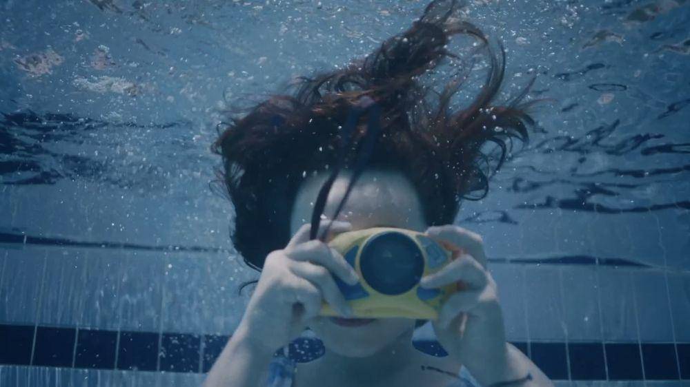 cuplikan film Aftersun (dok. BBC Films/Aftersun)