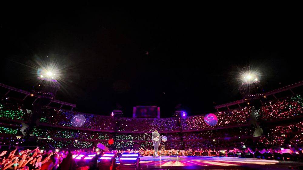 live performance Astronaut perdana Jin BTS dan Coldplay (twitter.com/bts_bighit)