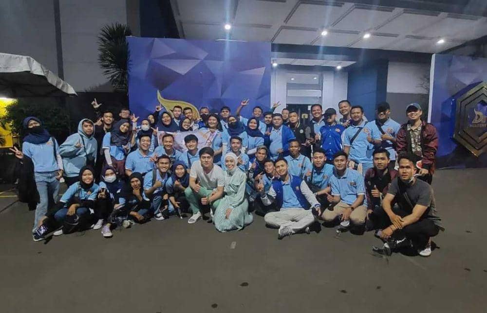 Tim Leslar Entertainment (instagram.com/ariel_lobster)