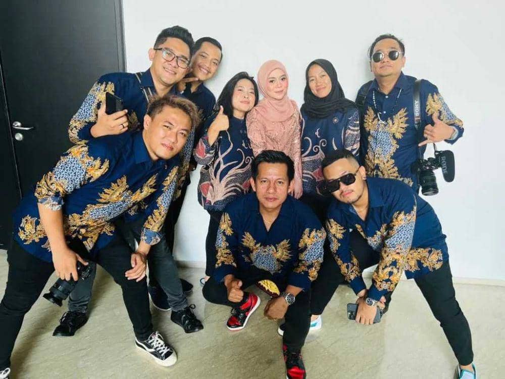 Tim Leslar Entertainment (instagram.com/ariel_lobster)