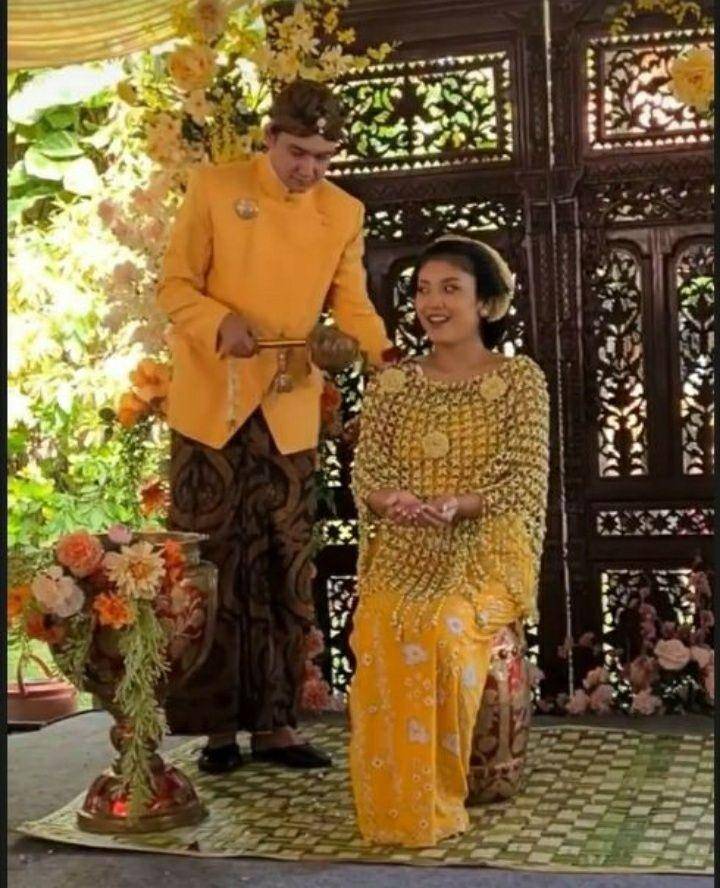Mitoni Canti Tachril dan Adipati Dolken. (Instagram.com/cantitachril)