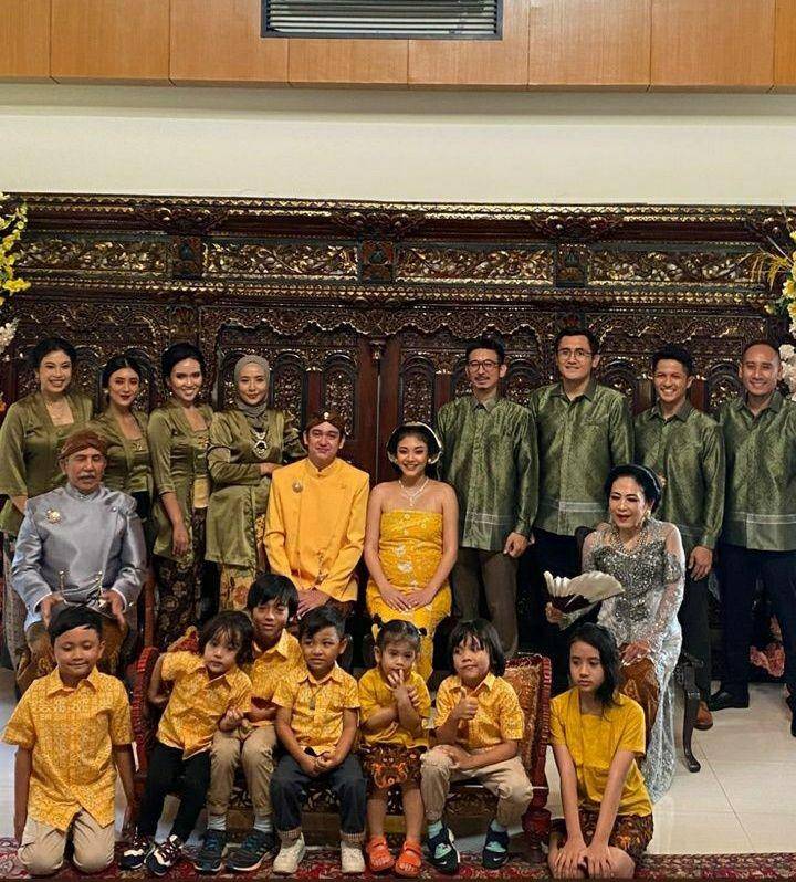 Mitoni Canti Tachril dan Adipati Dolken. (Instagram.com/rtachril)