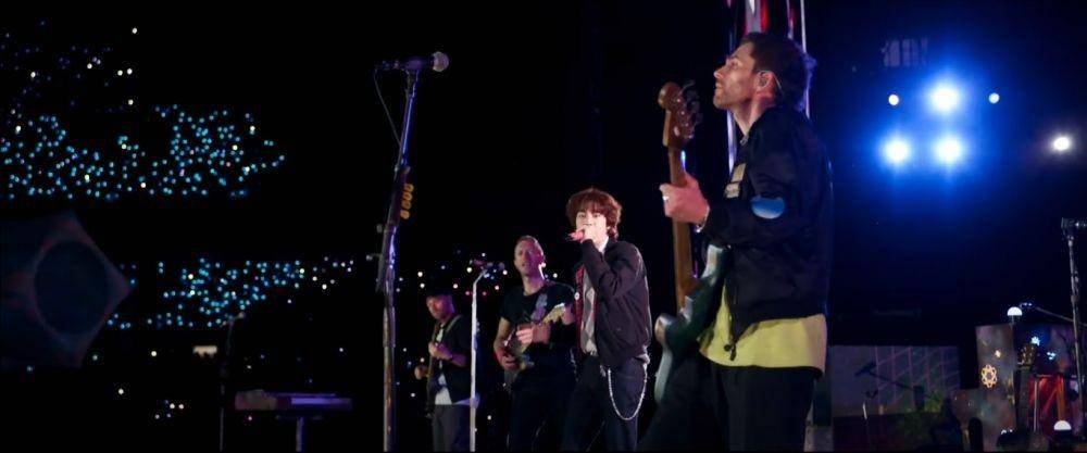 live performance Astronaut perdana Jin BTS dan Coldplay (youtube.com/bangtantv)