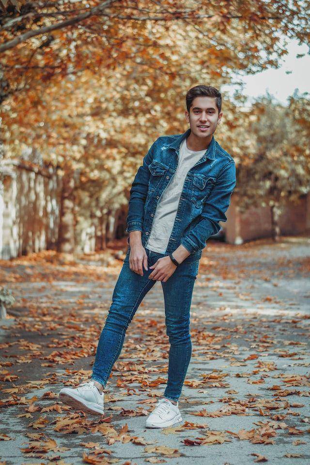 Ilustrasi jeans pria tidak digulung (unsplash/Pedram Normohamadian)