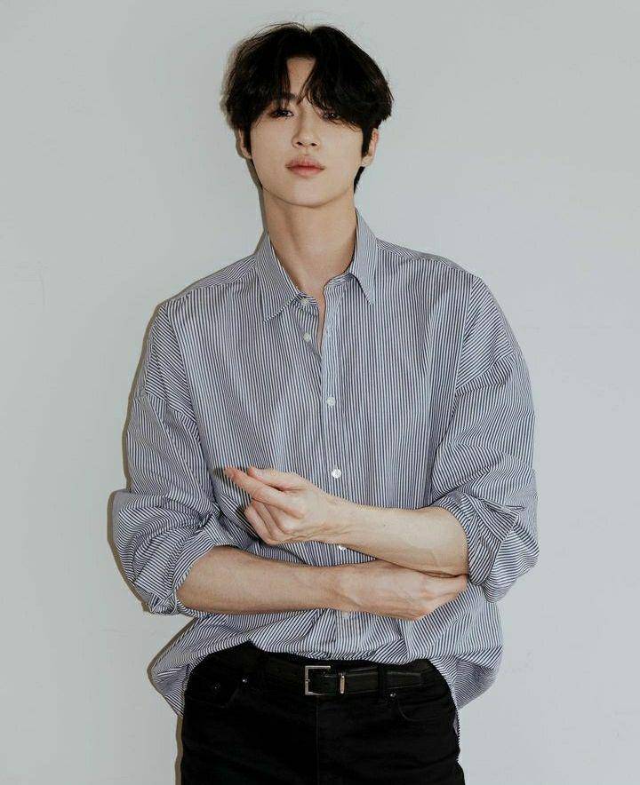 ootd Byeon Woo Seok (instagram.com/varoent_official)