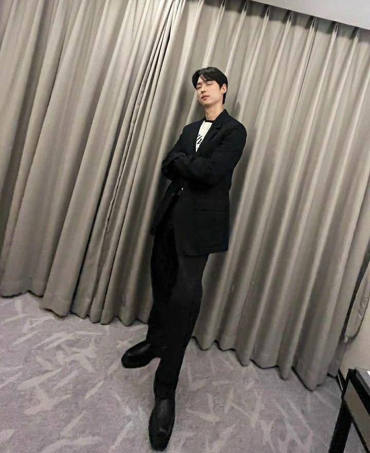 ootd Park Jung Woo (instagram.com/varoent_official)