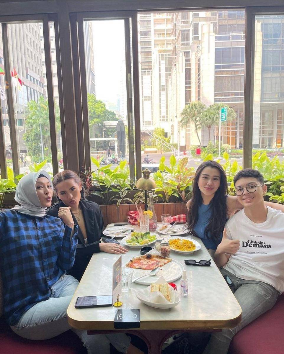 Keanu Massaid dan mama (instagram.com/keanu_massaid)