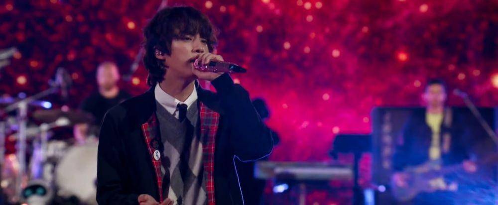 live performance Astronaut perdana Jin BTS dan Coldplay (youtube.com/bangtantv)