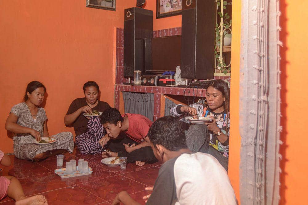 Suasana kebersamaan saat Geby berkumpul dan makan bersama dengan keluarga kecilnya/Iqbal Lubis