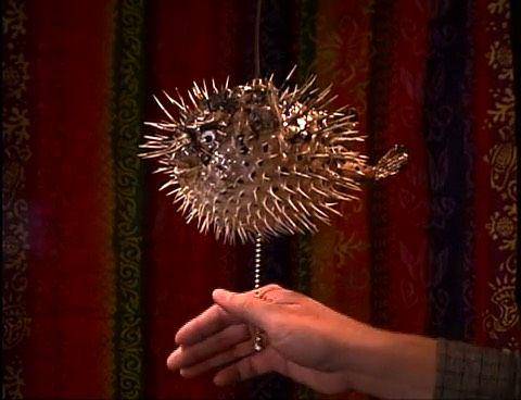 Suami Mrs. Puff dijadikan lampu hias. (dok.Nickelodeon/SpongeBob SquarePants)