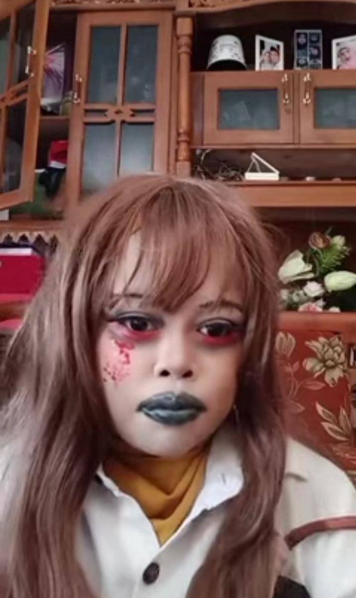 potret Kekeyi dandan seram (youtube.com/Rahmawati Kekeyi putri cantikka)