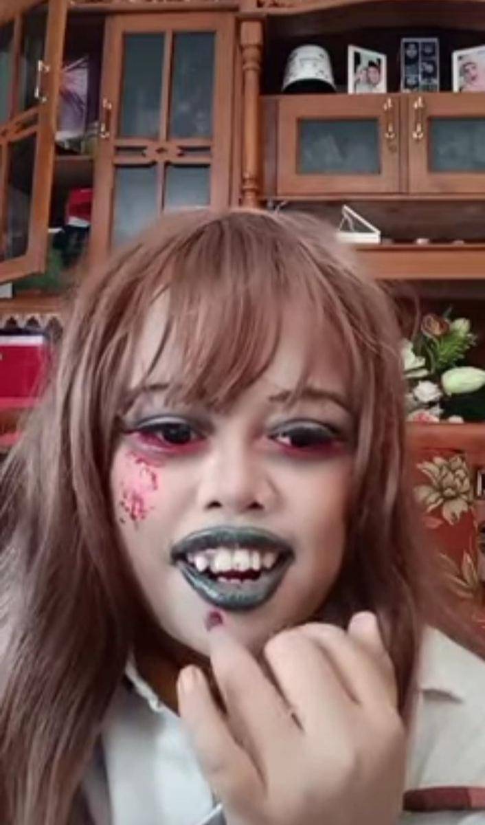 potret Kekeyi dandan seram (youtube.com/Rahmawati Kekeyi putri cantikka)