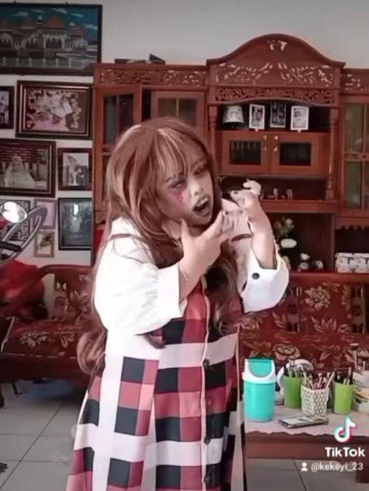 potret Kekeyi dandan seram (instagram .com/rahmawatikekeyiputricantikka23)