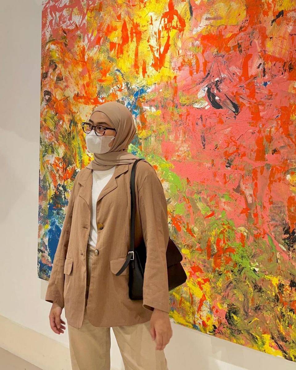 ide OOTD warna cokelat (instagram.com/lintangrainaa)