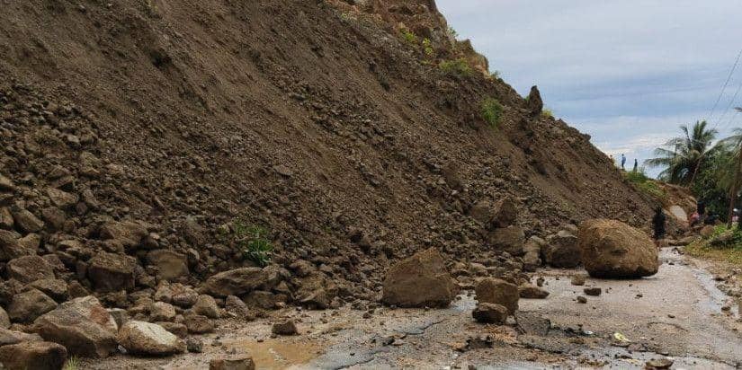 Kementerian PUPR Buka Akses Tertutup Longsor di Jalan Trans Sulawesi