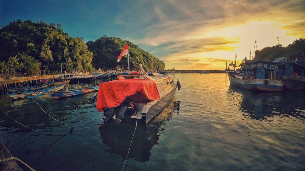 10 Potret Pantai Klatakan di Malang, Bisa untuk Wisata Mancing