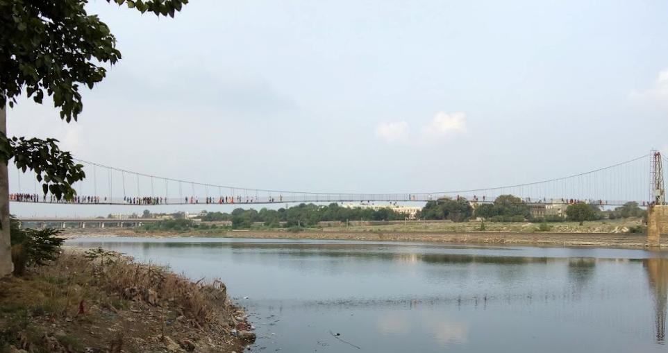 Jembatan Runtuh di India: Korban Bertambah Jadi 91 Orang
