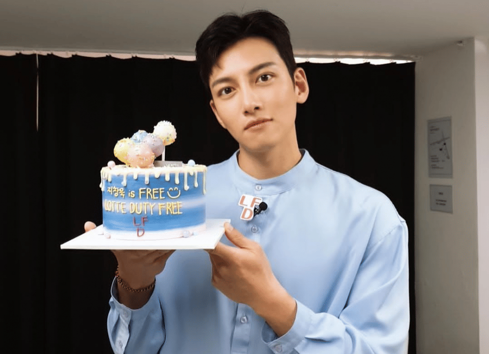 9 Inspirasi OOTD Pastel ala Ji Chang Wook, Simpel dan Kece!