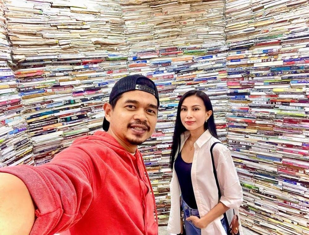21 Tahun Menikah, 9 Potret Bambang Pamungkas dan Istri Makin Mesra