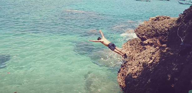 pantai klatakan (youtube.com/Kemana_Kita)