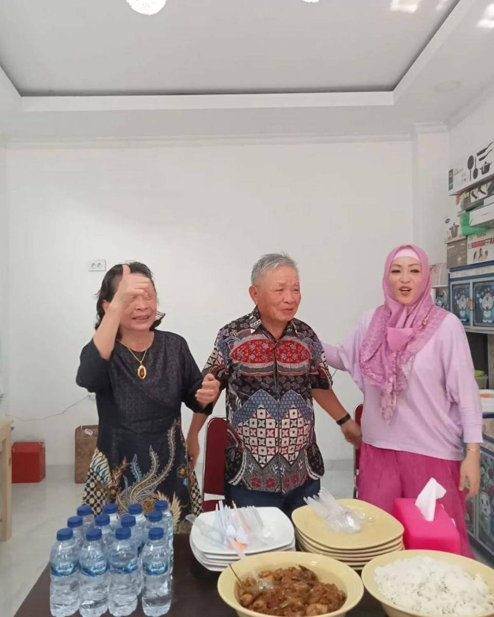 potret Angelina Sondakh dan ayah (instagram.com/profluckysondakh)