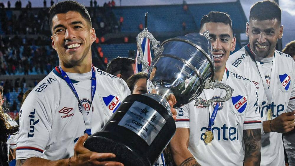Bawa Timnya Juara di Uruguay, Suarez Cetak Dua Gol Vs Liverpool