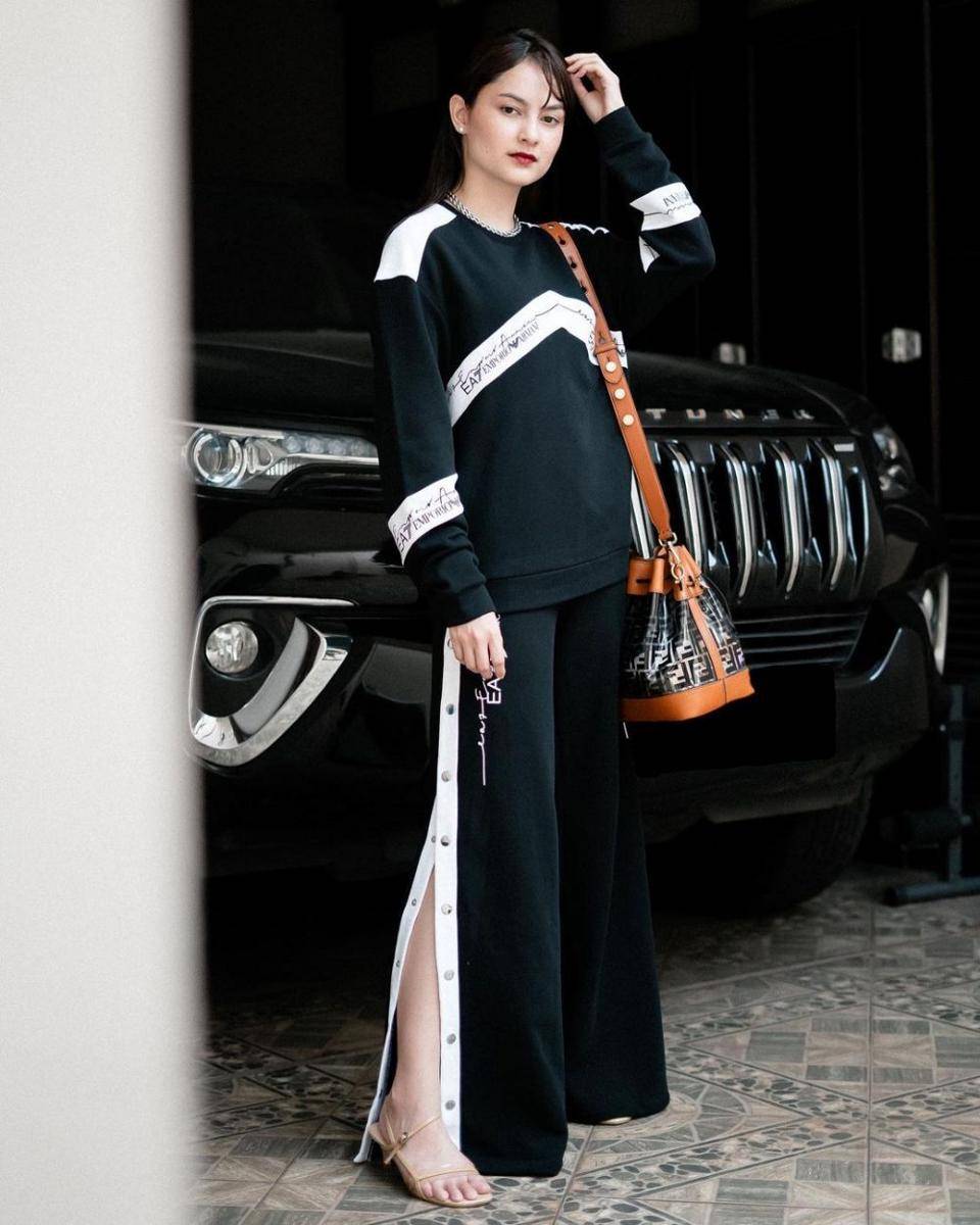 Gaya casual Clara Bernadeth (instagram.com/clarabernadeth)