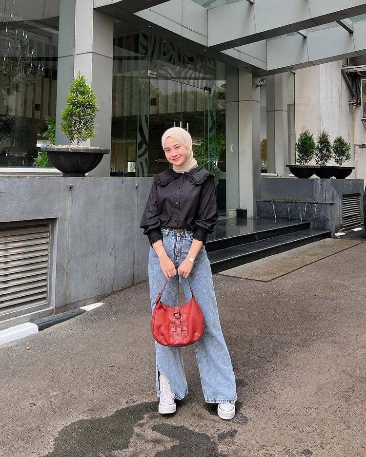 potret Kirana yang memakai celana jeans (instagram.com/inikiranaaa__)