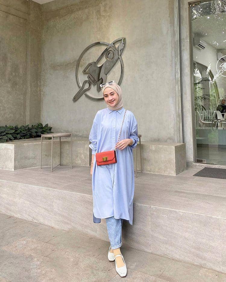 potret Kirana yang memakai celana jeans (instagram.com/inikiranaaa__)