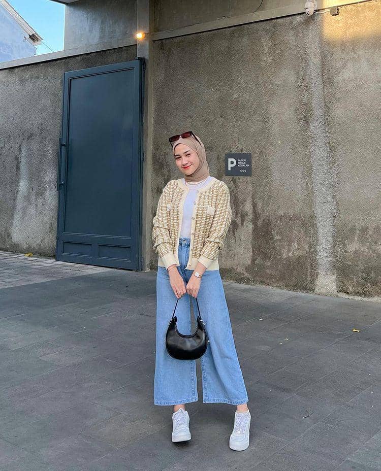 potret Kirana yang memakai celana jeans (instagram.com/inikiranaaa__)