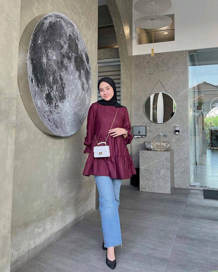 potret Kirana yang memakai celana jeans (instagram.com/inikiranaaa__)