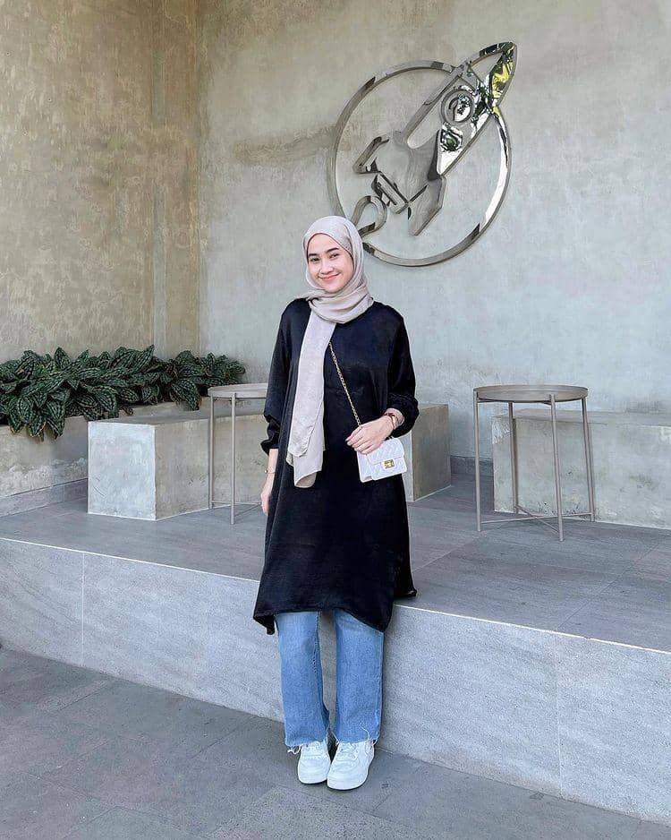 potret Kirana yang memakai celana jeans (instagram.com/inikiranaaa__)