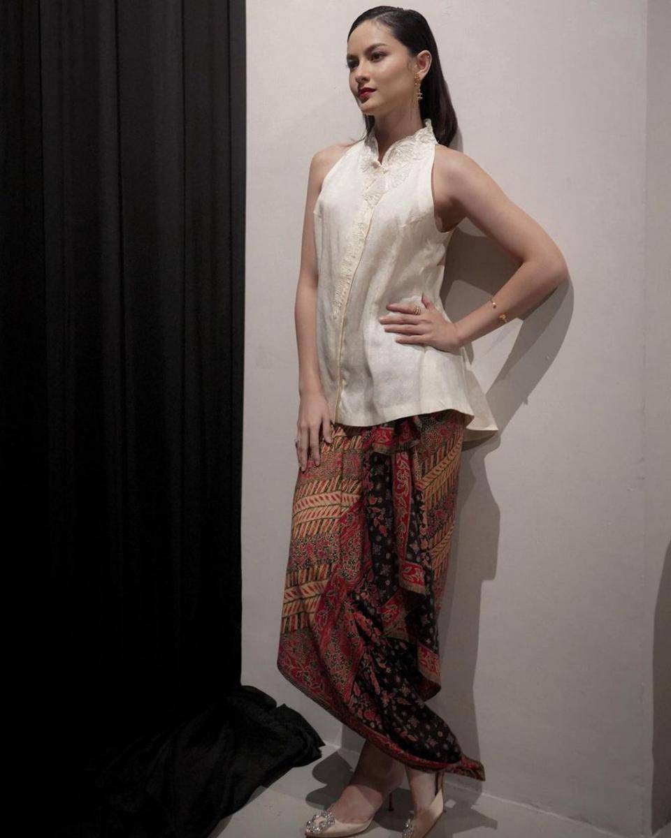 Foto OOTD ala Clara Bernadeth (instagram.com/clarabernadeth)